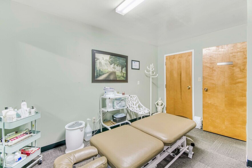 More Photos Of 215 First Av E, Shelburne Medical For Sale