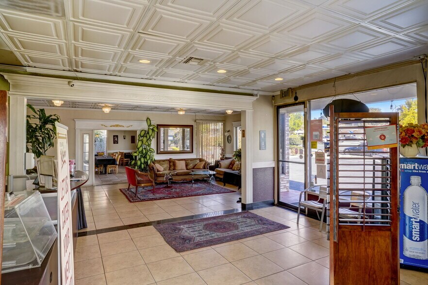 More Photos Of 733 N Mountain Ave, Upland Restaurant For Lease