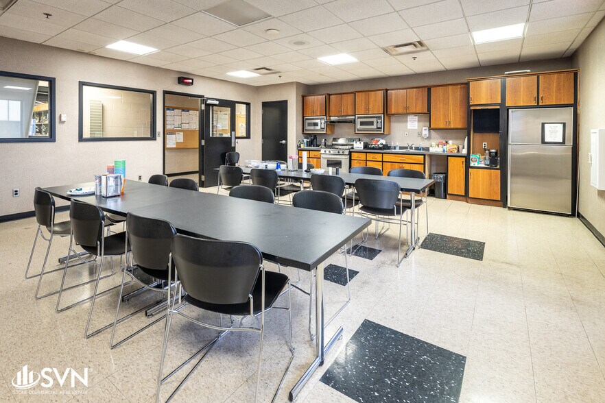 More Photos Of 1460 Sunshine Ln, Lexington Warehouse For Lease