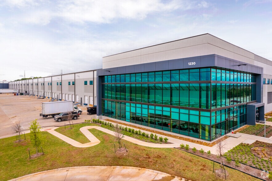 More Photos Of 1230 Highway 114, Roanoke Distribution For Lease