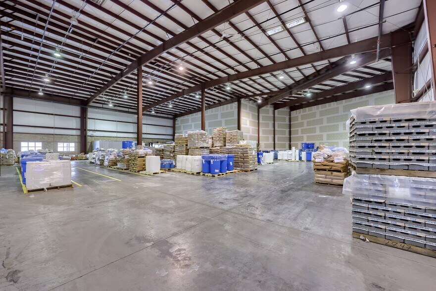 More Photos Of 301 Commerce Dr, New Holland Warehouse For Sale