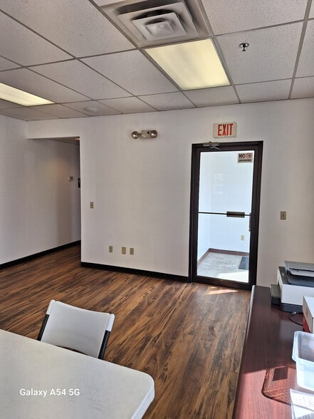 More Photos Of 5211 Oster Rd, Sheffield Village Truck Terminal For Lease