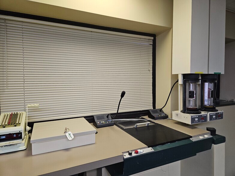 More Photos Of 113 W Public Sq, Glasgow Office For Sale