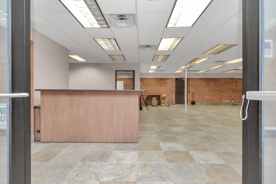 More Photos Of 1500 W Highway 6, Alvin Truck Terminal For Lease