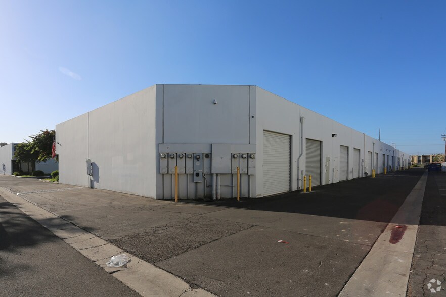 More Photos Of 2521 W La Palma Ave, Anaheim Industrial For Sale