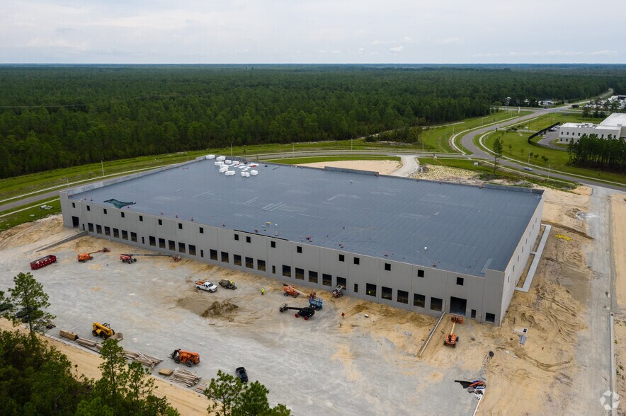 More Photos Of 33 Acme Way, Wilmington Distribution For Lease