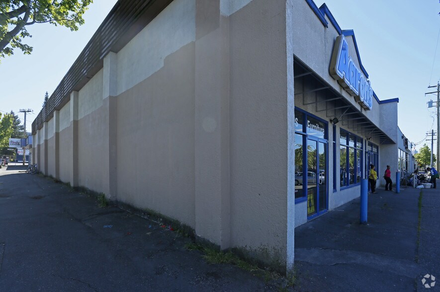 More Photos Of 10790 King George Blvd, Surrey Storefront For Lease