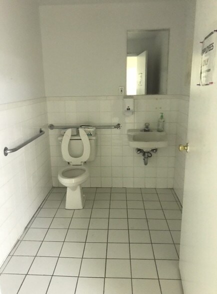 More Photos Of 647 Bryant Ave, Bronx Office Residential For Lease