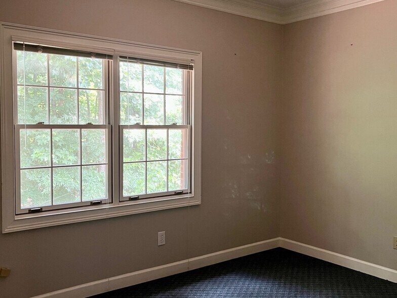 More Photos Of 500 Sun Valley Dr, Roswell Office For Lease