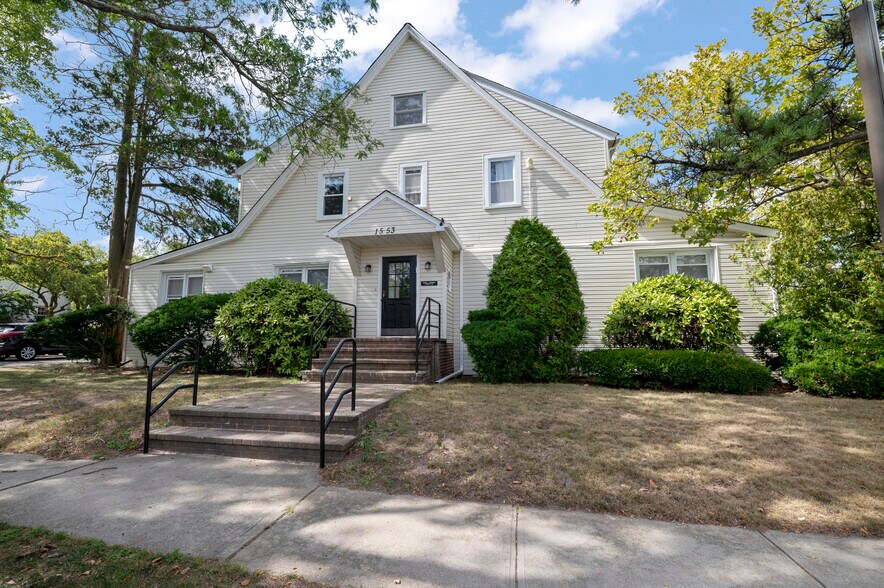 Primary Photo Of 1553 Broadway, Hewlett Office For Lease