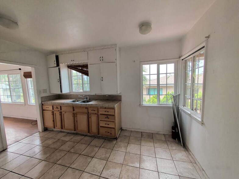 More Photos Of 4790 Academy St, Los Angeles Apartments For Sale