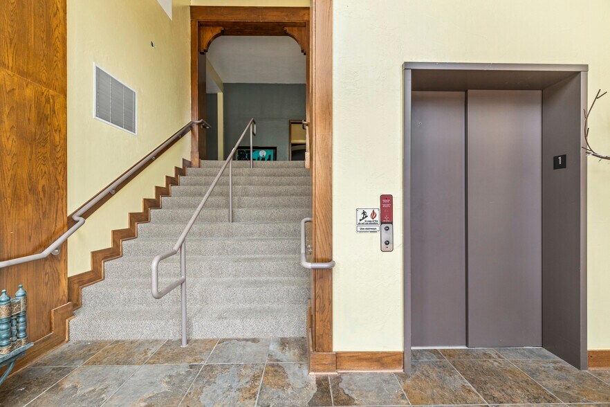 More Photos Of 115-117 W Grand Ave, Tonkawa Storefront Retail Office For Sale