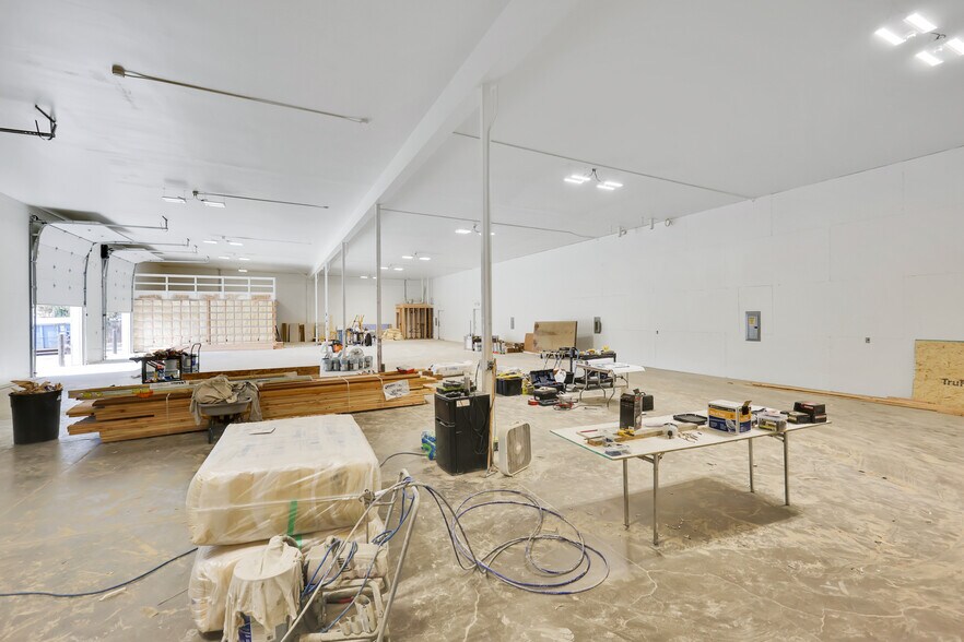 More Photos Of 21 N Skipworth Rd, Spokane Valley Showroom For Lease