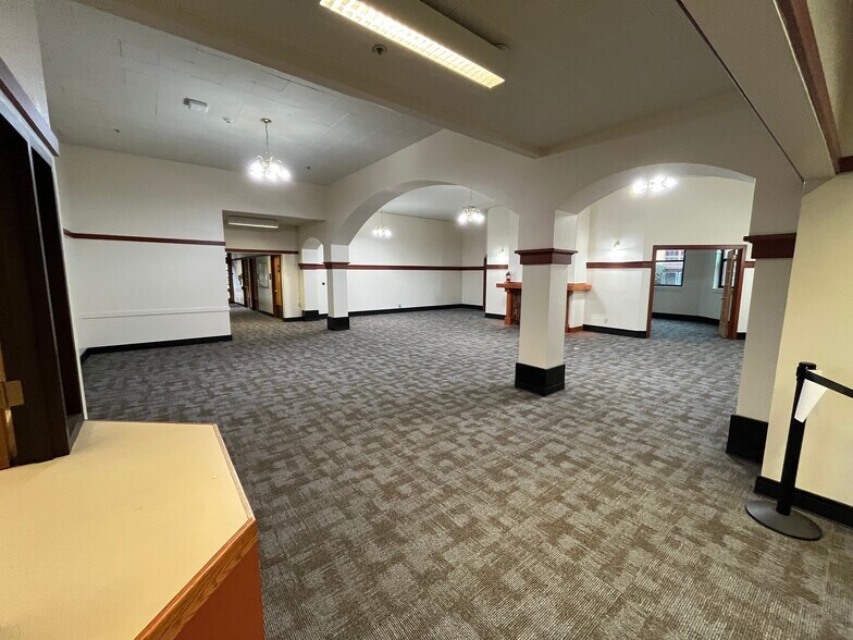 More Photos Of 7688 SW Capitol Hwy, Portland Specialty For Lease