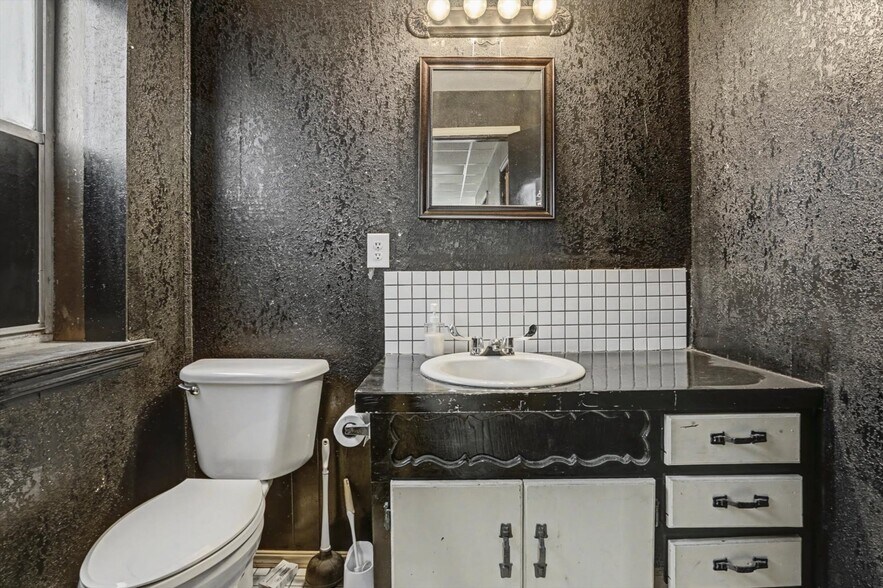 More Photos Of 603 W Rogers Blvd, Skiatook Freestanding For Sale