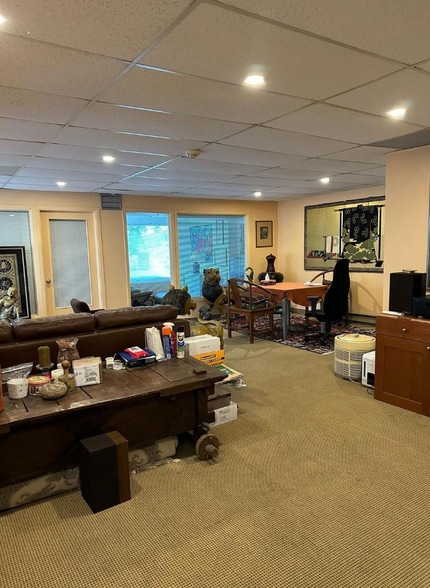 More Photos Of 37 Rue Sainte-Anne, Ste-Anne-de-Bellevue Storefront Retail Residential For Sale