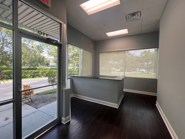 More Photos Of 7751 Kingspointe Pky, Orlando Light Distribution For Lease