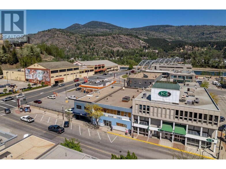 More Photos Of 1163 Cedar Av, Trail Storefront Retail Office For Sale