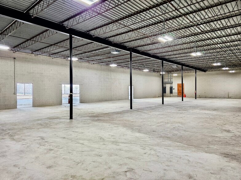 More Photos Of 1120 N Blairs Bridge Rd, Lithia Springs Showroom For Sale