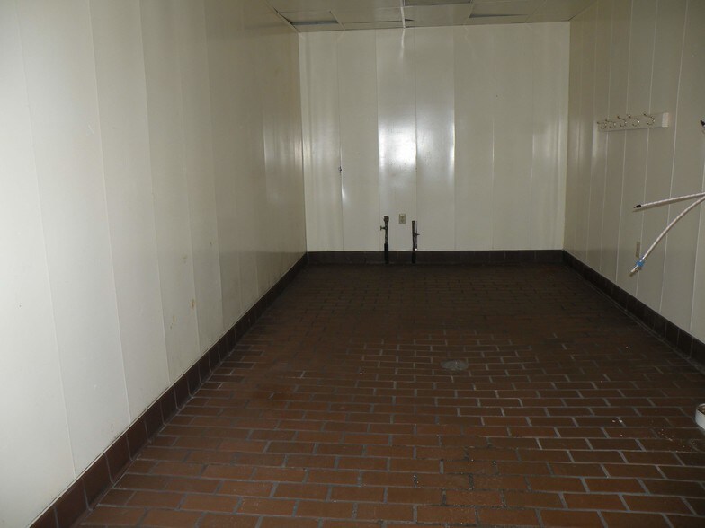 More Photos Of 634 Knox Blvd, Radcliff Restaurant For Sale