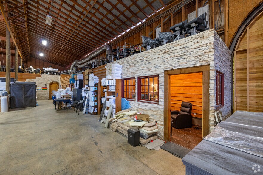 More Photos Of 11734 Schriber Rd, Buda Warehouse For Lease