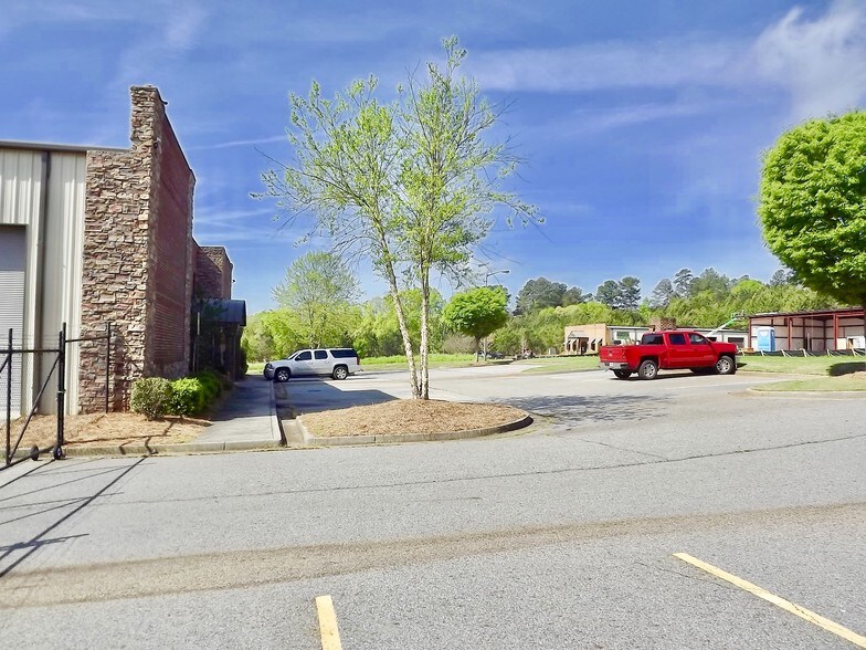 More Photos Of 410 Grayson Dr, Winder Distribution For Lease