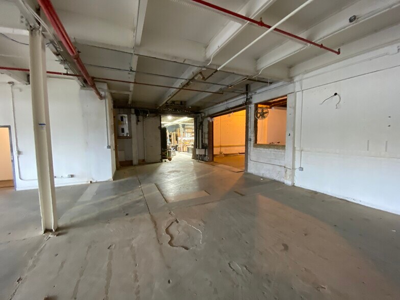 More Photos Of 18 Bay St, Brooklyn Flex For Lease