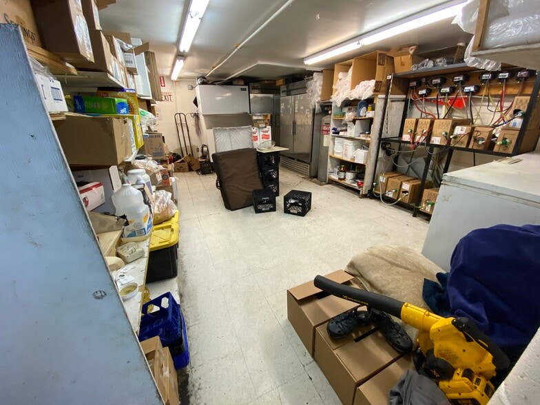 More Photos Of 1211 E Lewis St, Pasco Convenience Store For Sale