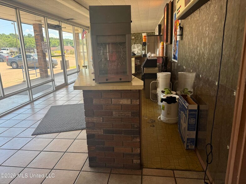More Photos Of 1405 Kmart Plaza Dr, Yazoo City Movie Theatre For Sale