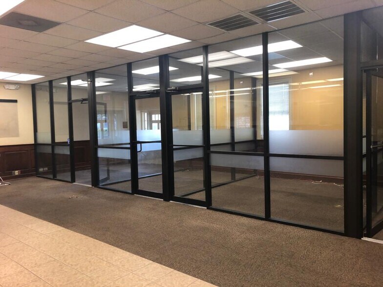 More Photos Of 3507 W Bay St, Savannah Bank For Lease