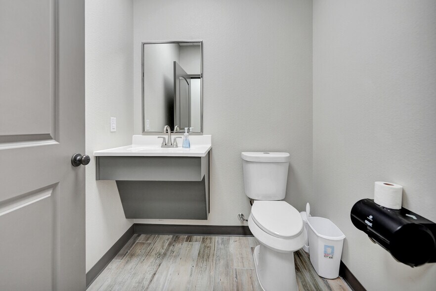 More Photos Of 2316 County Rd 130 rd, Midland Warehouse For Lease