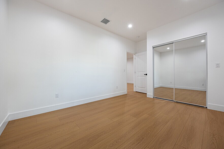 More Photos Of 758 E 84th St, Los Angeles Multifamily For Sale