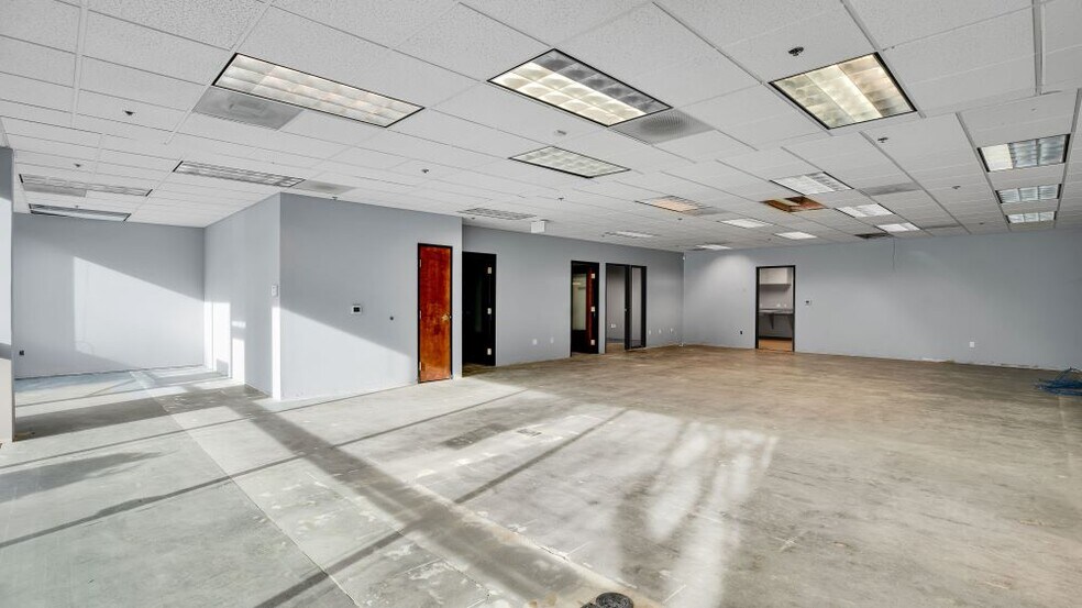More Photos Of 16353 NE Cameron Blvd, Portland Warehouse For Lease