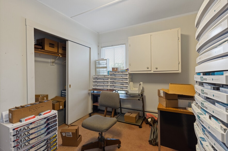 More Photos Of 166 Silver St, Waterville Medical For Sale