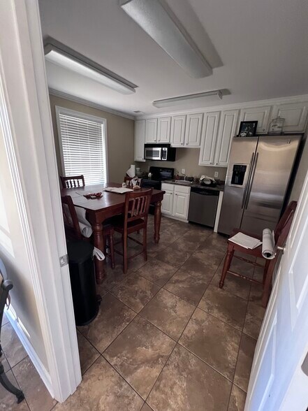 More Photos Of 1635-1639 Burnham St, West Columbia Office For Lease