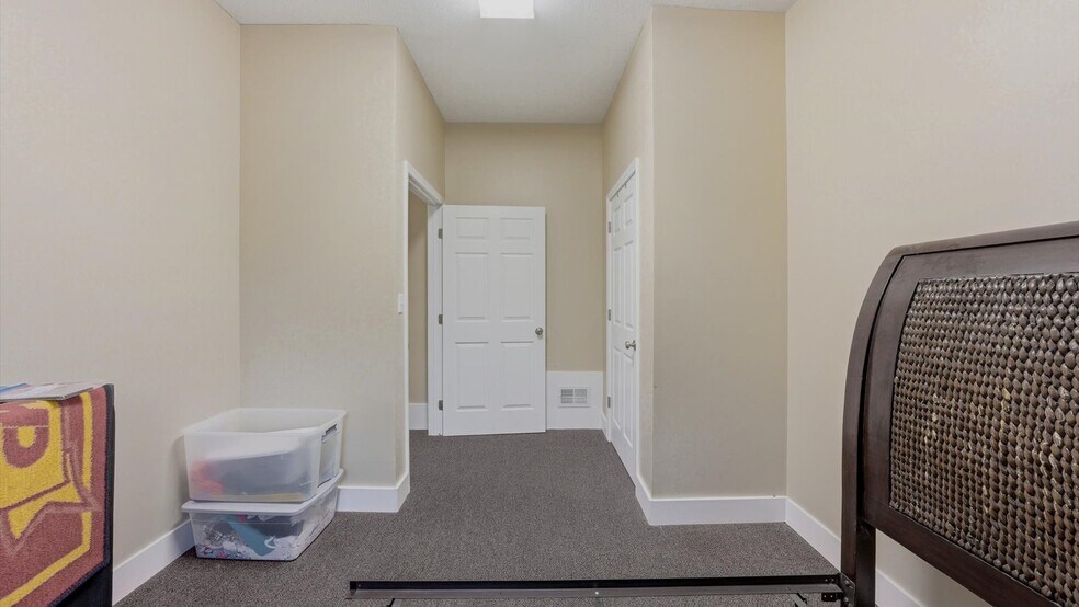 More Photos Of 2450 NW Lowenstein Dr, Lee's Summit Flex For Sale