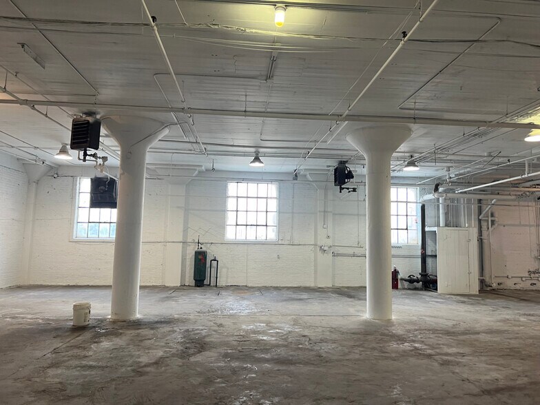 More Photos Of 1410-1440 N Kingsbury St, Chicago Manufacturing For Lease