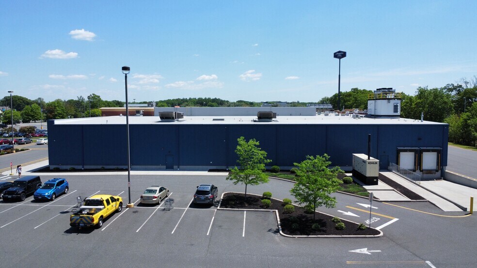 More Photos Of 650 Memorial Dr, Chicopee Supermarket For Lease