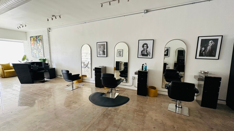 More Photos Of 5701-5707 La Jolla Blvd, La Jolla Freestanding For Lease