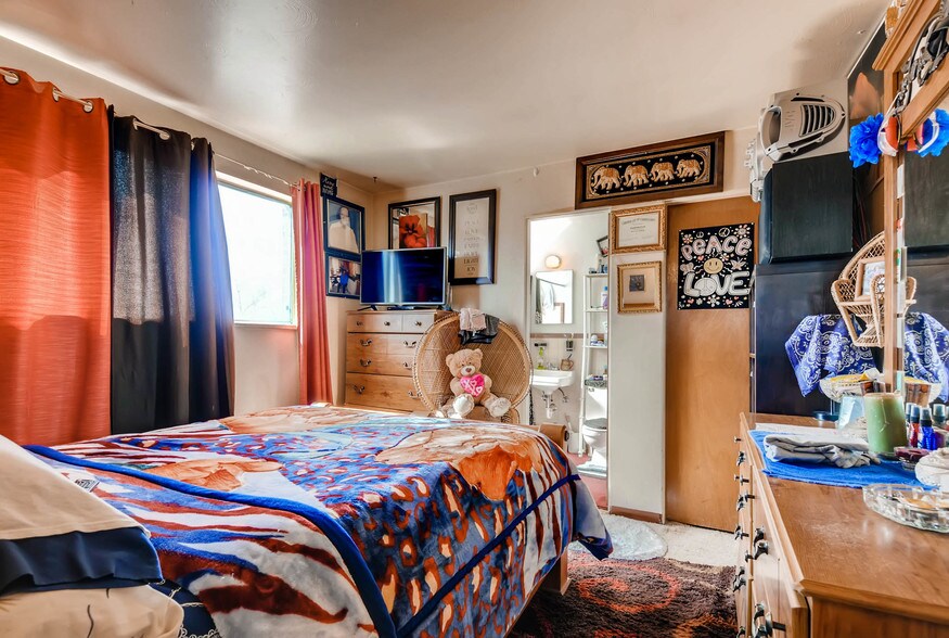 More Photos Of 1695 Clinton St, Aurora Apartments For Sale