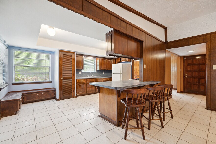 More Photos Of 1631 Gault Rd, Houston Flex For Sale