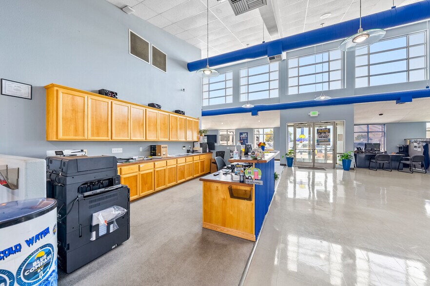 More Photos Of 3976 Crater Lake Ave, Medford Auto Dealership For Lease