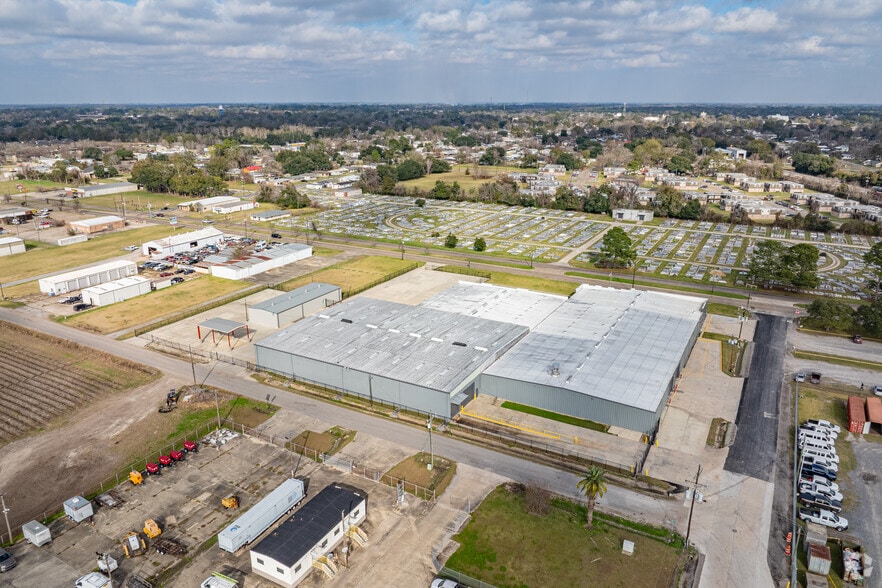 More Photos Of 403 W Admiral Doyle Dr, New Iberia Distribution For Sale