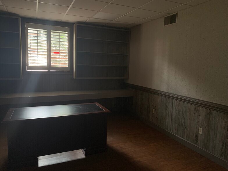 More Photos Of 211-213 W Whitner St, Anderson Storefront For Lease