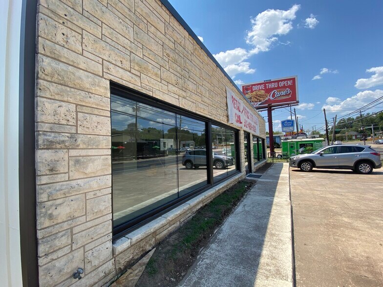 Primary Photo Of 2309 Manor Rd, Austin Freestanding For Lease