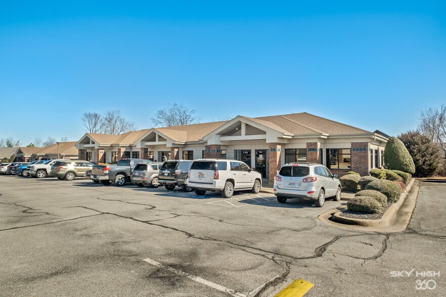 More Photos Of 3291 S Thompson St, Springdale Unknown For Lease