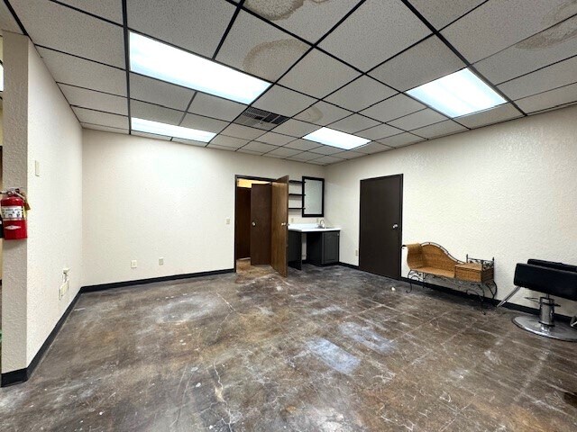 More Photos Of 9414 Westgate Rd, Oklahoma City Office For Sale