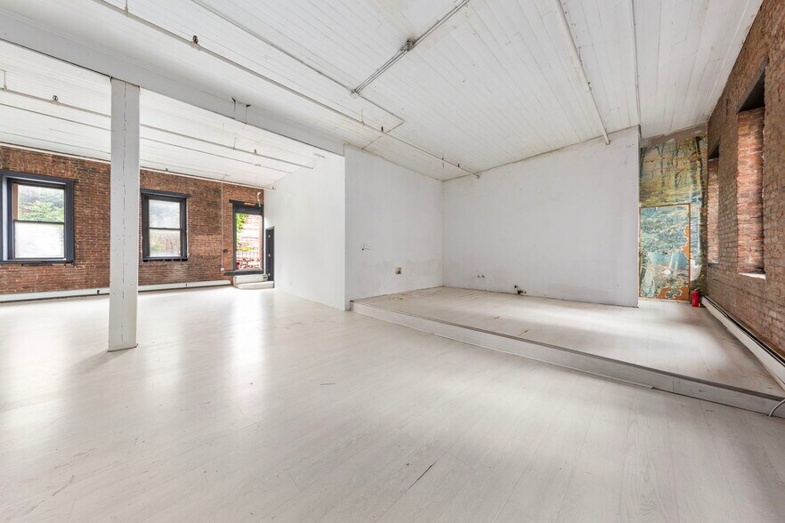 Primary Photo Of 148 India St, Brooklyn Warehouse For Lease