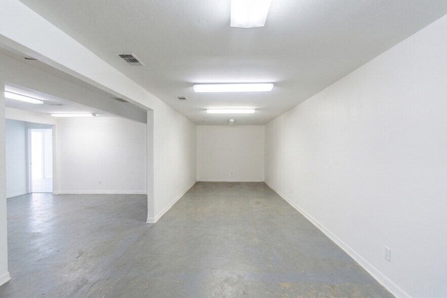 More Photos Of 5904 Dolores St, Houston Office For Lease