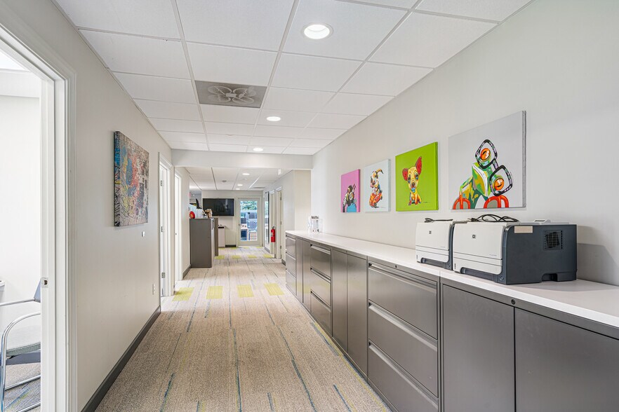 More Photos Of 5570 Murray Ave, Memphis Office For Sale